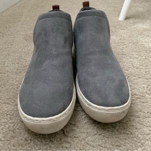 Dr Scholl’s no doubt sneakers. Size 8.